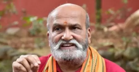 മോദിയുടെ പേരില്‍ വോട്ട് ചോദിക്കുന്ന ബി.ജെ.പിക്കാരെ ചെരുപ്പൂരിയടിക്കണം; ബി.ജെ.പിക്കെതിരെ ഹിന്ദുത്വ സേന നേതാവ് പ്രമോദ് മുത്തലിക്