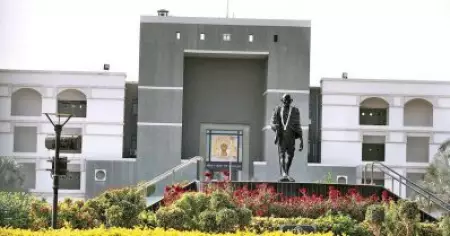 കോഴിയെ അറുക്കുന്നതിനെതിരെ അഹിംസാവാദികളുടെ ഹരജി; കോഴി മൃഗമാണോ പക്ഷിയാണോ എന്നതില്‍ സംശയമുണ്ടെന്ന് ഗുജറാത്ത് ഹൈക്കോടതി