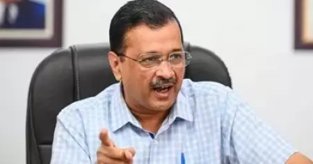 ഈ ഭയത്തിന്റെ കാലത്ത് നിങ്ങള്‍ വല്ലാത്ത ധൈര്യം കാണിച്ചു; അയാള്‍ ഭീരുവാണ്, സി.ബി.ഐക്ക് പിന്നില്‍ ഒളിച്ചിരിക്കുകയാണ്; സത്യപാല്‍ മാലിക്കിനെതിരായ സി.ബി.ഐ നടപടിയില്‍ കെജ്‌രിവാള്‍