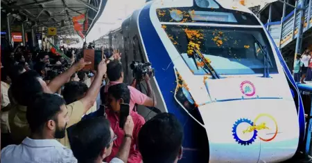 കേരളത്തിന് നേരെ കേന്ദ്രം പരോക്ഷമായ സാമ്പത്തിക ഉപരോധം നടപ്പാക്കിയപ്പോള്‍ അപ്പക്കഷ്ണം കണ്ട് ഓരിയിടുന്ന ഈ മാധ്യമങ്ങള്‍  
എവിടെയായിരുന്നു