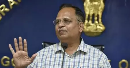 ദല്‍ഹി മുന്‍മന്ത്രി സത്യേന്ദര്‍ ജെയിന്‍ ജയിലില്‍ കുഴഞ്ഞുവീണു; ഒരു ഏകാധിപതി അദ്ദേഹത്തെ കൊല്ലാന്‍ ശ്രമിക്കുന്നുവെന്ന് കെജ്‌രിവാള്‍