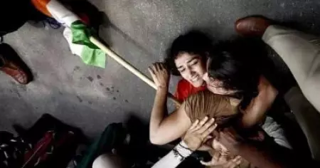 ഗുസ്തി താരങ്ങളുടെ മാര്‍ച്ചില്‍ സംഘര്‍ഷം; മാര്‍ച്ചിന് നേരെ പൊലീസ് അതിക്രമം; വലിച്ചിഴച്ച് കസ്റ്റഡിയില്‍ എടുത്തു