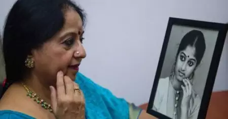 മോനിഷ ഈ ചിത്രത്തിൽ ചിരിച്ചിട്ടില്ല, അവൾ ഇപ്പോൾ ഉണ്ടായിരുന്നെങ്കിലും ഇതിലും മികച്ച ചിത്രം കിട്ടില്ലായിരുന്നു: ശ്രീദേവി ഉണ്ണി