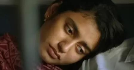 ഒരു തുള്ളി മേക്കപ്പ് ഇട്ടിട്ടില്ല, എന്നെ ഞാനാക്കിയ എല്ലാ ഘടകങ്ങളും ഈ സിനിമക്ക് വേണ്ടി മാറ്റിയിട്ടുണ്ട്: പ്രിയ വാര്യര്‍