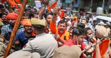 സമാധാനം തകര്‍ത്താല്‍ ബജ്റംഗ്ദളിനേയും ആര്‍.എസ്.എസിനേയും നിരോധിക്കും; അംഗീകരിക്കാത്തവര്‍ക്ക് പാകിസ്ഥാനിലേക്ക് പോവാം: മന്ത്രി പ്രിയങ്ക് ഖാര്‍ഗെ