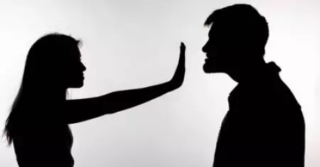 പരസ്യമായി സ്വയംഭോഗം ചെയ്യുന്ന പുരുഷന്‍ ജനിച്ച് വളര്‍ന്ന മൂല്യവ്യവസ്ഥയുടെ ഇര കൂടിയാണ്