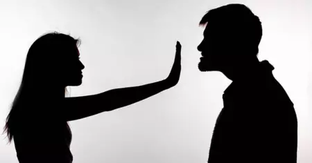 പരസ്യമായി സ്വയംഭോഗം ചെയ്യുന്ന പുരുഷന്‍ ജനിച്ച് വളര്‍ന്ന മൂല്യവ്യവസ്ഥയുടെ ഇര കൂടിയാണ്