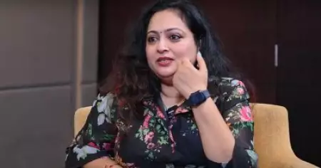 സിനിമ ചെയ്യണമെങ്കില്‍ സീരിയല്‍ നിര്‍ത്തണമായിരുന്നു, അതൊരു തെറ്റായി പോയി: രശ്മി സോമന്‍