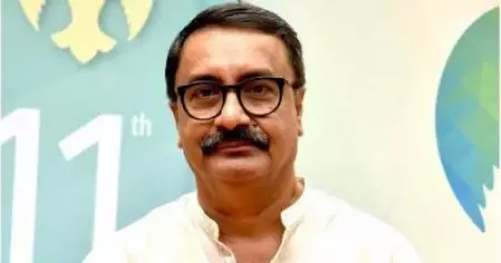 സത്യങ്ങള്‍ അവസാനിക്കുമ്പോള്‍ നുണകള്‍ സൃഷ്ടിക്കപ്പെടുന്നു, ഡിമാന്റ് കൂടുമ്പോള്‍ സത്യം മാത്രം പറയാന്‍ മാധ്യമങ്ങള്‍ക്ക് സാധിക്കില്ല: വി.കെ.പ്രകാശ്