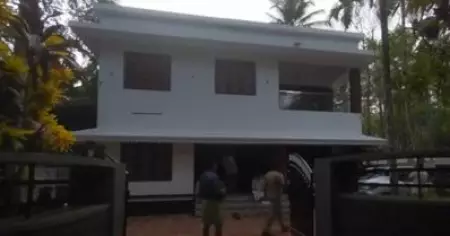 മുസ്‌ലിം ലീഗ് പഞ്ചായത്ത് അംഗത്തിന്റെ വീടിന് നേരെ ബോംബേറ്; പ്രാദേശിക ഹര്‍ത്താല്‍ പ്രഖ്യാപിച്ചു