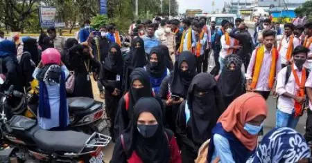ഹിജാബ് വിവാദത്തിന് പിന്നാലെ സ്‌കൂള്‍ പൊളിച്ചു; മധ്യപ്രദേശിലും വര്‍ഗീയത ആളിക്കത്തിക്കാന്‍ ബി.ജെ.പി സര്‍ക്കാര്‍