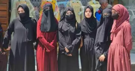 പര്‍ദ്ദ ധരിച്ച് സ്‌കൂളില്‍ പ്രവേശിക്കരുതെന്ന് പ്രിന്‍സിപ്പല്‍; കശ്മീരില്‍ പ്രതിഷേധവുമായി വിദ്യാര്‍ത്ഥികള്‍