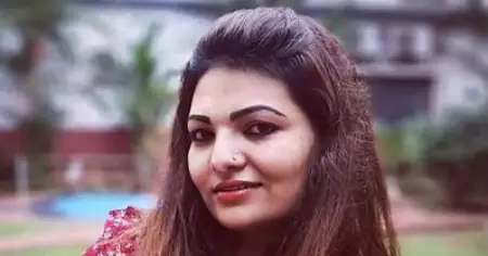 ഞാന്‍ നോക്കുമ്പോള്‍ ലിറിക്‌സ് മുഴുവന്‍ ഡബിള്‍ മീനിങ്ങ്; എന്റെ സിനിമയില്‍ ഇത് നടക്കില്ലെന്ന് പറഞ്ഞു: സാന്ദ്ര തോമസ്