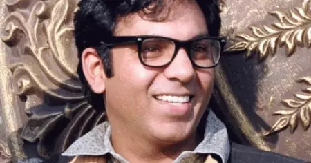 മുഗളന്മാര്‍ അക്രമകാരികളോ കൊള്ളക്കാരോ അല്ല, താജ്മഹലും ചെങ്കോട്ടയും നമ്മില്‍ നിന്നും എടുത്തുകളയാനാവില്ല: സംവിധായകന്‍ വിഭു പുരി