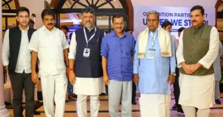 ഛദ്ദയെ വാരിപ്പുണര്‍ന്ന് വേണുഗോപാല്‍; ആം ആദ്മി നേതാക്കള്‍ക്ക് ആവേശകരമായ സ്വീകരണമൊരുക്കി കോണ്‍ഗ്രസ്