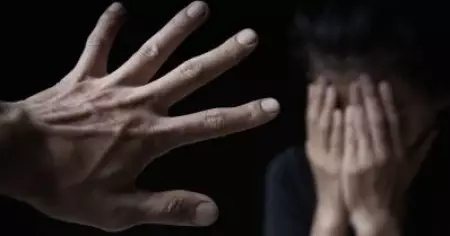 കെ.എസ്.ആര്‍.ടി.സി ബസില്‍ യാത്രക്കാരിക്ക് നേരെ കണ്ടക്ടര്‍ ലൈംഗികാതിക്രമം നടത്തിയതായി പരാതി