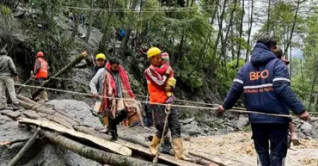 ഹിമാചല്‍ പ്രദേശില്‍ മഴക്കെടുതിയില്‍ 88 മരണം; 20,000 ടൂറിസ്റ്റുകള്‍ കുടുങ്ങിക്കിടക്കുന്നു