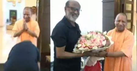 യോഗിയുടെ കാലില്‍ വീണ് രജിനികാന്ത്; അമര്‍ഷം അറിയിച്ച് ആരാധകര്‍