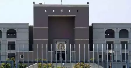 ഗുജറാത്ത് ഹൈക്കോടതിയുടെ വിചിത്ര ഉത്തരവ് മനുസ്മൃതി ഓര്‍മിപ്പിച്ച ജഡ്ജിയുടേത്