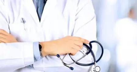 രോഗി അക്രമാസക്തനായാല്‍ ഡോക്ടര്‍ക്ക് ചികിത്സ നിഷേധിക്കാം; ദേശീയ മെഡിക്കല്‍ കമ്മീഷന്‍ വിജ്ഞാപനം