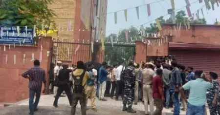 സുര്‍ജിത്ത് ഭവനിനെ വിടാതെ ദല്‍ഹി പൊലീസ്; പാര്‍ട്ടി ക്ലാസിനും വിലക്ക്