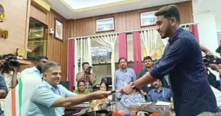 പുതുപ്പള്ളി ഉപതെരഞ്ഞെടുപ്പ്: എല്‍.ഡി.എഫ് സ്ഥാനാര്‍ത്ഥി ജെയ്ക് നാമനിര്‍ദേശ പത്രിക സമര്‍പ്പിച്ചു