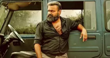 'ഇടി പൊട്ടിക്കാന്‍ ടിനുവും ചാക്കോച്ചനും'; ചാവേര്‍ നാളെ എത്തും