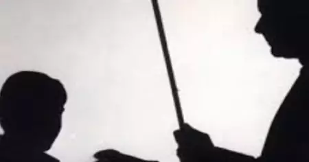 അസംബ്ലിയില്‍ പ്രധാനധ്യാപിക ദളിത് വിദ്യാര്‍ത്ഥിയുടെ മുടിമുറിച്ചു; ജാമ്യമില്ലാ വകുപ്പ് പ്രകാരം കേസ്