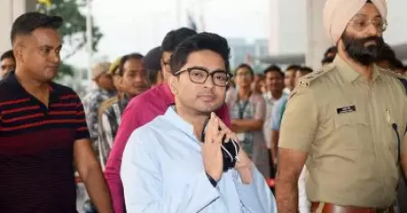 സ്വയം പോരാട്ടം നടത്താനുള്ള പ്രാപ്തി മഹുവക്കുണ്ട്; എനിക്കെതിരെ തെളിവുണ്ടെങ്കിൽ സ്വയം കഴുമരത്തിൽ കയറും: അഭിഷേക് ബാനർജി