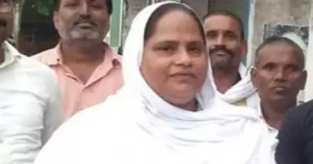 ഉത്തര്‍പ്രദേശിലെ ക്ഷേത്രത്തില്‍ മുസ്‌ലിം എം.എല്‍.എയുടെ സന്ദര്‍ശനം; 'ശുദ്ധീകരണം' നടത്തി ഹിന്ദു സംഘടനകള്‍