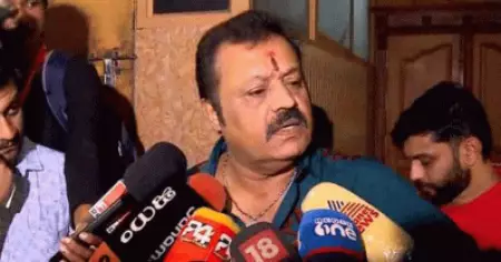 യെസ് സാര്‍; കൂട്ടത്തിലൊരാളുടെ അഭിമാനത്തിന് ക്ഷതമേറ്റാലും താണുവണങ്ങി നില്‍ക്കുന്നവര്‍; മാധ്യമ പ്രവര്‍ത്തകര്‍ക്ക് വിമര്‍ശനം