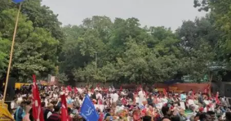 ദളിതര്‍ക്കെതിരായ അതിക്രമങ്ങള്‍ അവസാനിപ്പിക്കണം; ജന്തര്‍മന്തറില്‍ നൂറുകണക്കിനാളുകളുടെ പ്രതിഷേധം