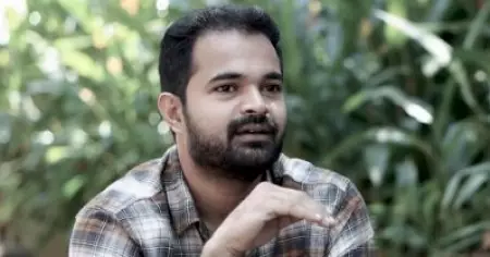 വേഷം കെട്ടി വന്ന് റിവ്യൂ ചെയ്യുന്നവരെ കാണാന്‍ ഇവിടെ ആളുകളുണ്ട്: ഹക്കിം ഷാ