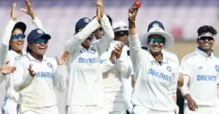 ഇംഗ്ലീഷ്പടയെ വീഴ്ത്തി ഇന്ത്യ; ഇന്ത്യൻ പെൺപുലികൾക്ക് ചരിത്ര വിജയം