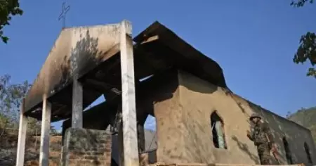 മണിപ്പൂരിലെ ജനങ്ങൾക്ക് ഐക്യദാർഢ്യം പ്രഖ്യാപിച്ചുകൊണ്ട് ക്രിസ്മസ് ആഘോഷം പ്രാർത്ഥനകളിൽ ഒതുക്കി ചർച്ചുകൾ