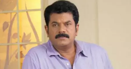 അങ്ങനെയൊരു കഥാപാത്രം ആരും തന്നില്ല, ഞാൻ അതിനായി ഒരുപാട് ആഗ്രഹിക്കുന്നുണ്ട്: മുകേഷ്