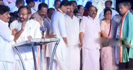 'ജനഗന മംഗള ദായക..' ഒരു മിനിറ്റ്, സിഡി ഇടാം; സമരാഗ്നിയുടെ സമാപനത്തിൽ ദേശീയഗാനം തെറ്റിച്ച് പാലോട് രവി