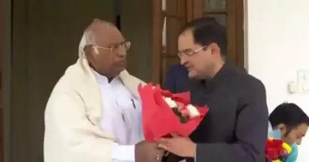 കർഷകർക്കും ​ഗുസ്തി താരങ്ങൾക്കുമൊപ്പം; കോണ്‍ഗ്രസില്‍ ചേര്‍ന്ന് ഹരിയാനയിലെ ബി.ജെ.പി എം.പി ബ്രിജേന്ദ്ര സിങ്