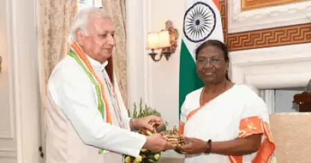 രാഷ്‌ട്രപതി ബില്ലുകൾ തടഞ്ഞുവെക്കുന്നത് സുപ്രീം കോടതിയിൽ ചോദ്യം ചെയ്യും; ഗവർണർക്കെതിരെ നിലപാട് കടുപ്പിച്ച് കേരളം