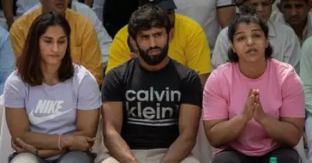 നിങ്ങള്‍ ആദ്യം സ്ത്രീകള്‍ക്കായി പ്രവര്‍ത്തിച്ചു കാണിക്കൂ; മോദിയോട് ഗുസ്തിതാരങ്ങള്‍