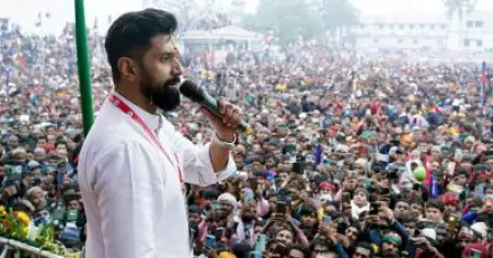 സീറ്റ് വിറ്റെന്ന് ആരോപിച്ച് ചിരാഗ് പാസ്വാന്റെ പാര്‍ട്ടിയില്‍ നിന്ന് 22 നേതാക്കള്‍ രാജിവെച്ചു; ഇന്ത്യാ മുന്നണിയെ പിന്തുണക്കുമെന്ന് പ്രഖ്യാപനം