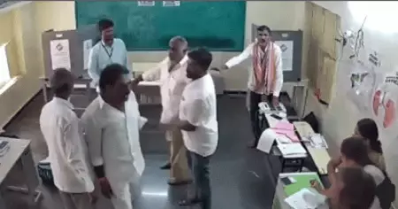 വോട്ടിങ് മെഷിനുകള്‍ നശിപ്പിച്ച വൈ.എസ്.ആര്‍.സി.പി എം.എല്‍.എക്കെതിരെ എഫ്.ഐ.ആര്‍
