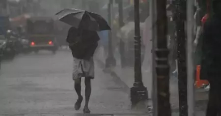 കേരളതീരത്ത് ചക്രവാതച്ചുഴി; കോഴിക്കോടും ഇടുക്കിയിലും അതിശക്തമായ മഴക്ക് സാധ്യതയെന്ന് മുന്നറിയിപ്പ്