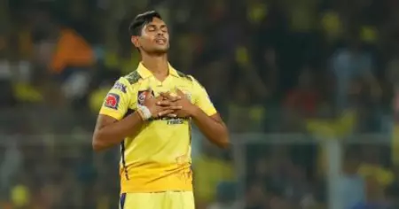 13 കോടിക്ക് ചെന്നൈ കൈവിട്ടുകളഞ്ഞവനെ കൊലത്തൂക്ക് തൂക്കി കൊല്‍ക്കത്ത; പതിരാനയ്ക്ക് വേണ്ടി കട്ടയ്ക്ക് നിന്ന ലഖ്‌നൗവും പിന്‍വാങ്ങി