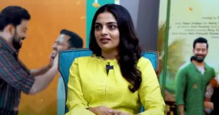ഫൈറ്റ്മാസ്റ്ററൊന്നും ഇല്ലാതെ ചെയ്ത ഫൈറ്റായിരുന്നു, അത്യാവശ്യം അടിയൊക്കെ ആ സമയത്ത് കിട്ടി: നിഖില വിമല്‍