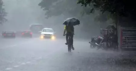 വരുന്നത് പെരും മഴ, ബംഗാള്‍ ഉള്‍ക്കടലില്‍ ന്യൂനമര്‍ദ സാധ്യത; മൂന്ന് ജില്ലകളില്‍ റെഡ് അലേര്‍ട്ട്