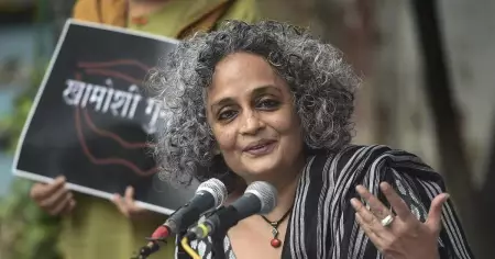 ഇന്ത്യയുടെ നട്ടെല്ല് നഷ്ടപ്പെട്ടു, ലോകം വിനാശത്തിന്റെ വക്കില്‍; ഗസയിലും ഇറാനിലുമുള്ള യു.എസ്-ഇസ്രഈല്‍ കടന്നാക്രമണങ്ങള്‍ക്കെതിരെ അരുന്ധതി റോയ്