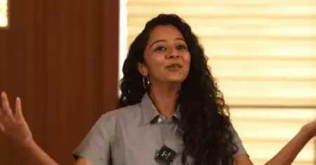 ആ സീനില്‍ എഴുതിയിരിക്കുന്നത് തുണിയില്ല എന്നാണ്, പിന്നെ ചര്‍ച്ചയില്ലല്ലോ; ഇന്റിമേറ്റ് സീനിനെ കുറിച്ച് ദര്‍ശന