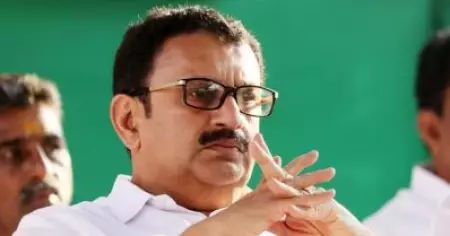 തൃശൂരിലെ കെ. മുരളീധരന്റെ പരാജയം; ഡി.സി.സി ഓഫീസിന് മുന്നില്‍ പോസ്റ്റര്‍ യുദ്ധം