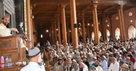 കശ്മീരി പണ്ഡിറ്റുകൾക്കായി മാതൃഭൂമി കാത്തിരിക്കുന്നു, പലായനം ചെയ്ത കശ്മീരി പണ്ഡിറ്റുകളെ തിരിച്ച് വിളിച്ച് : മിർവായിസ് ഉമർ